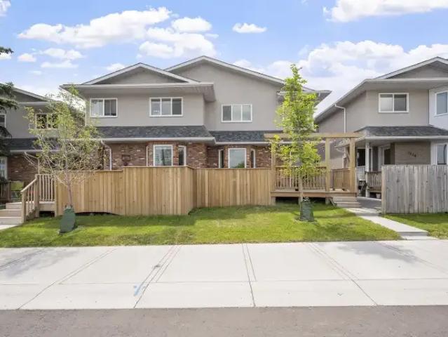 3 Bedroom Townhouse Calgary AB 104434240