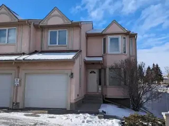 3 Bedroom Townhouse Calgary AB 104470641