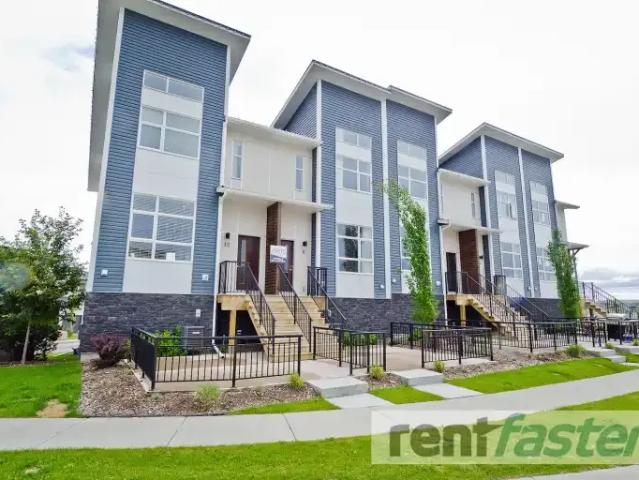 3 Bedroom Townhouse Calgary AB 104470679