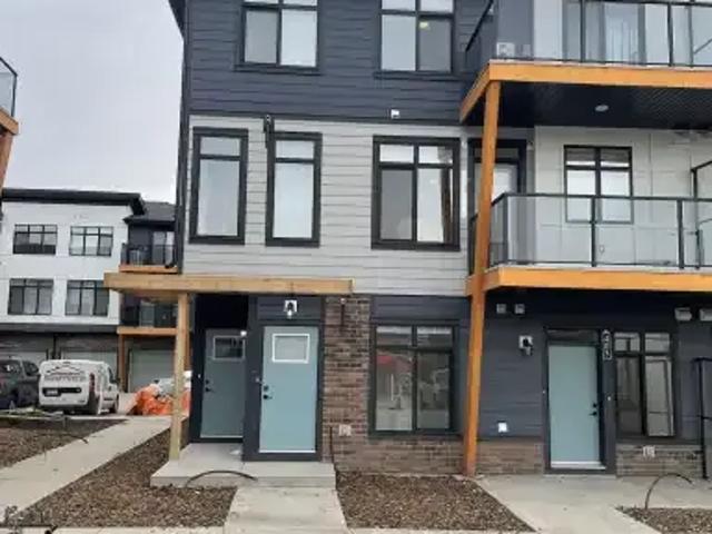 3 Bedroom Townhouse Calgary AB 104470696