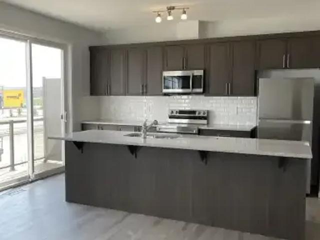 3 Bedroom Townhouse Calgary AB 104470708