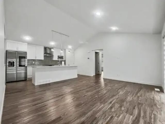 3 Bedroom Townhouse Calgary AB 104471213