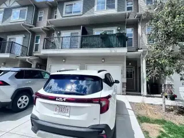 3 Bedroom Townhouse Calgary AB 104506842