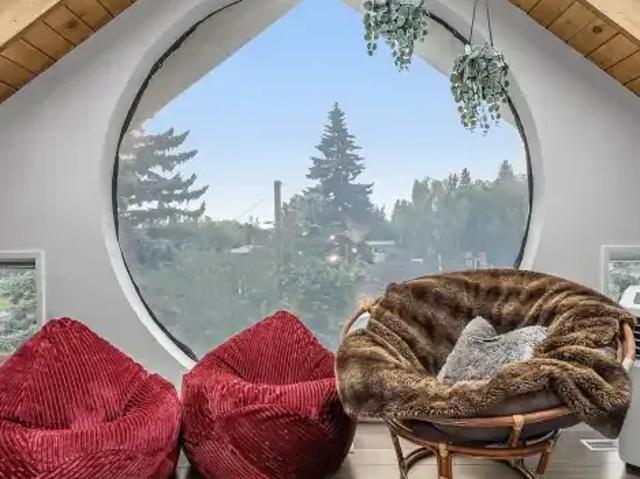 3 Bedroom Townhouse Calgary AB 104535475