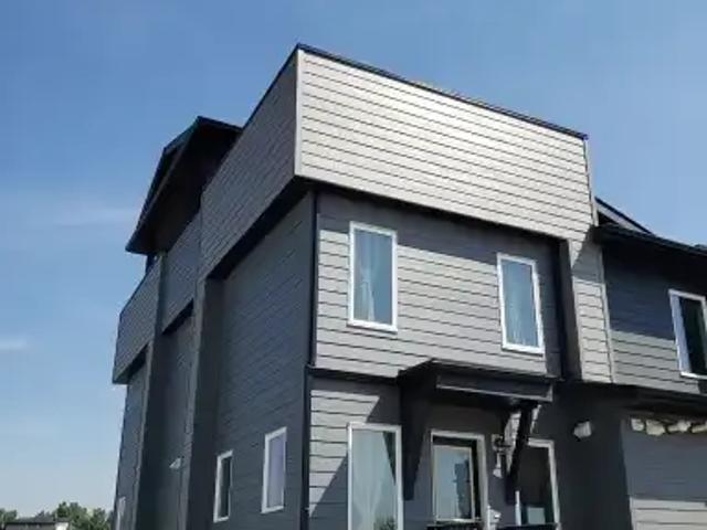 3 Bedroom Townhouse Calgary AB 104535493