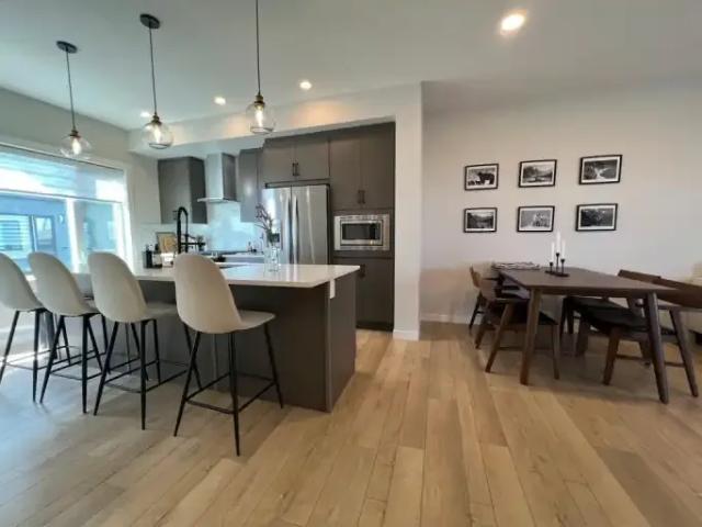 3 Bedroom Townhouse Calgary AB 104637731