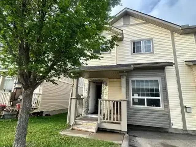 3 Bedroom Townhouse Calgary AB 104638476