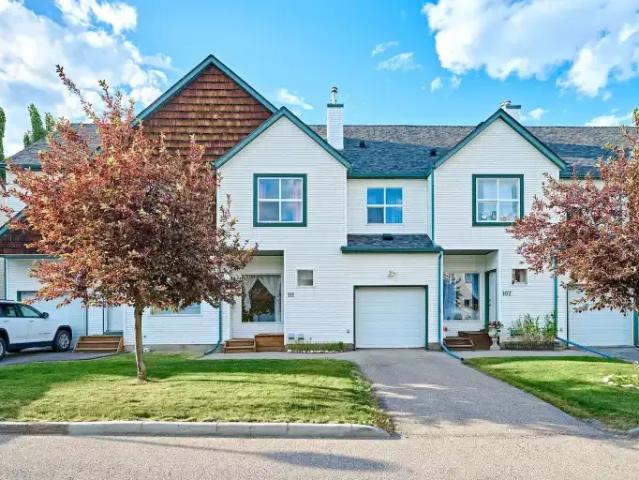 3 Bedroom Townhouse Calgary AB 104681866