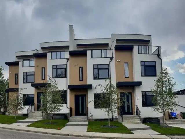 3 Bedroom Townhouse Calgary AB 104711139