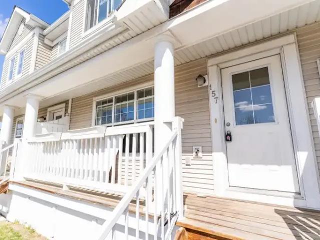 3 Bedroom Townhouse Calgary AB 104711442