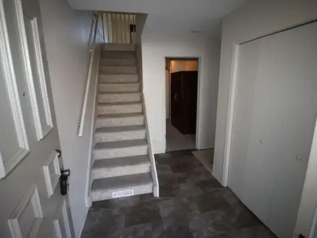 3 Bedroom Townhouse Calgary AB 104752761