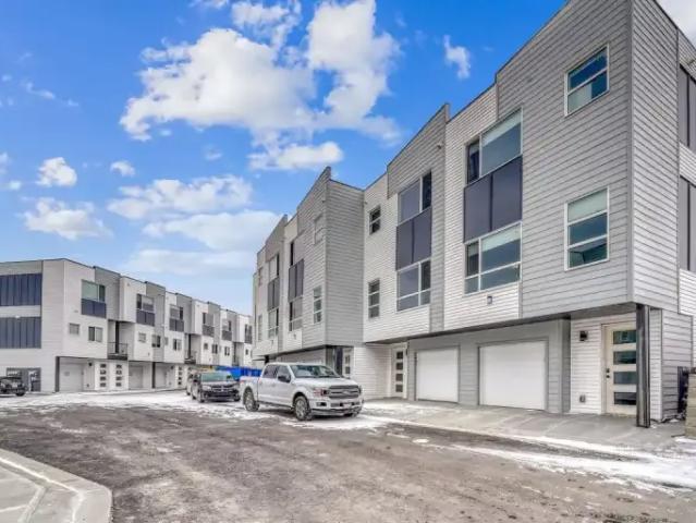 3 Bedroom Townhouse Calgary AB 104753455