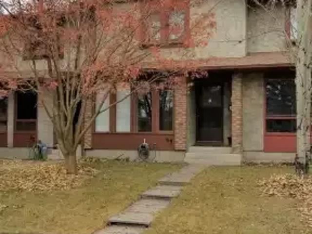 3 Bedroom Townhouse Calgary AB 104824537