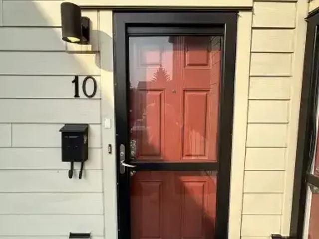 3 Bedroom Townhouse Calgary AB 104841858