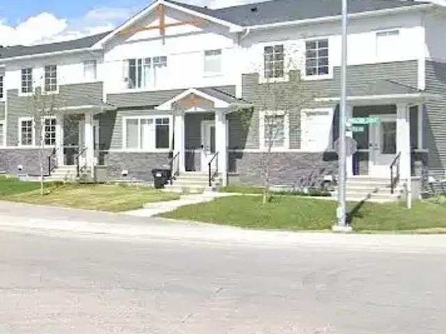3 Bedroom Townhouse Calgary AB 104876646