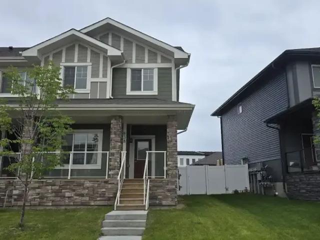 3 Bedroom Townhouse Calgary AB 104894997