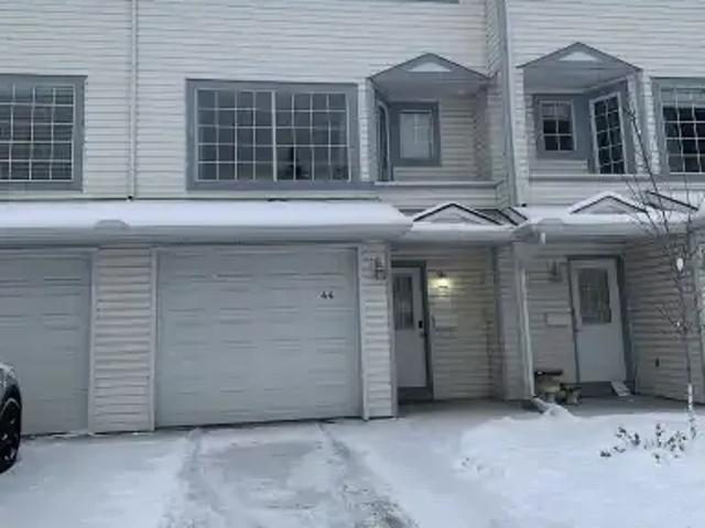 3 Bedroom Townhouse Calgary AB 104910201