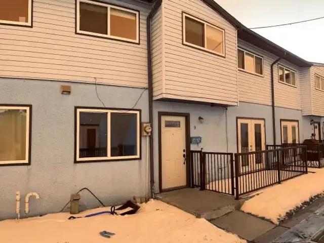 3 Bedroom Townhouse Calgary AB 105087698