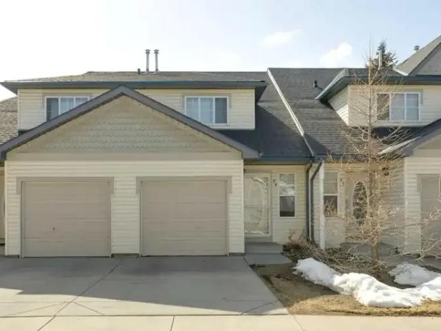 3 Bedroom Townhouse Calgary AB 105087728
