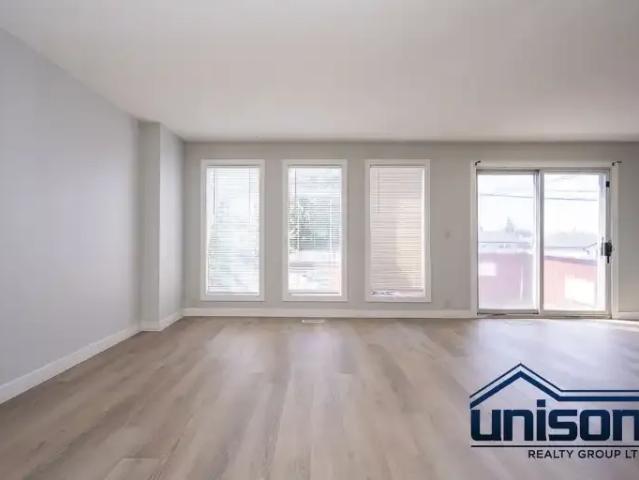 3 Bedroom Townhouse Calgary AB 105135567
