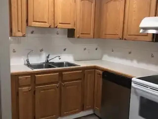 3 Bedroom Townhouse Calgary AB 101215800