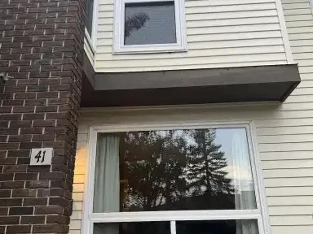 3 Bedroom Townhouse Calgary AB 102551201