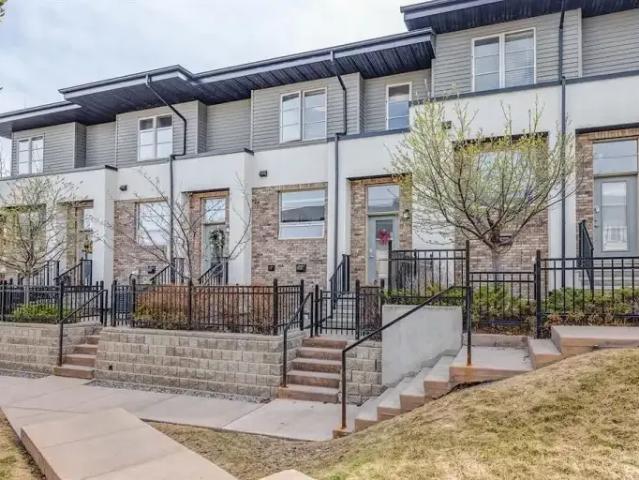 3 Bedroom Townhouse Calgary AB 102578401