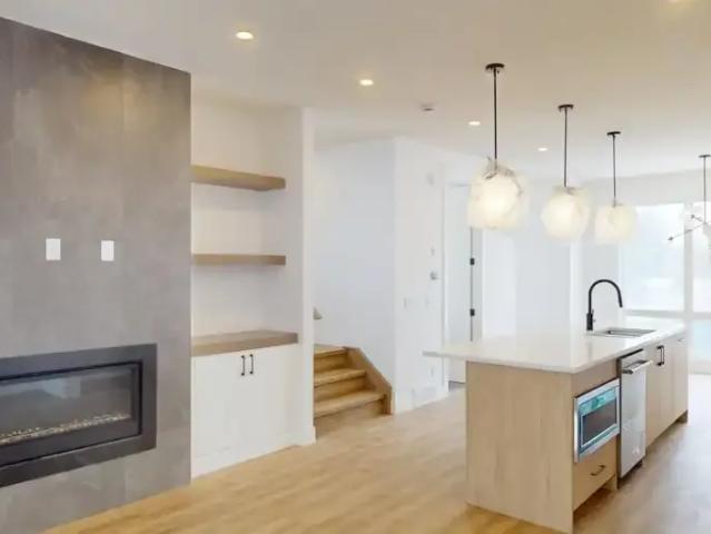 3 Bedroom Townhouse Calgary AB 102846517