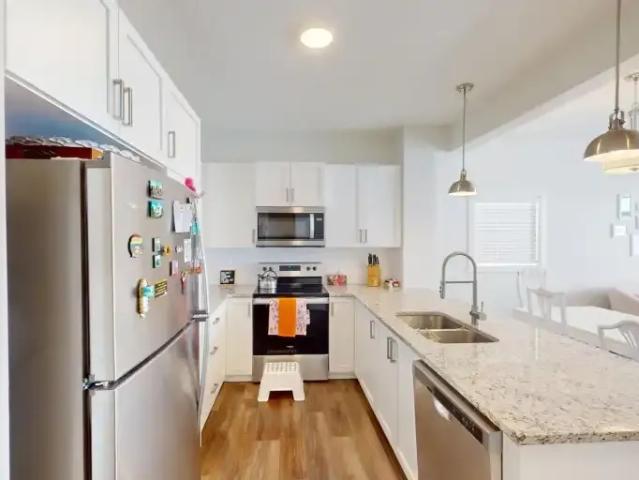 3 Bedroom Townhouse Calgary AB 102846544