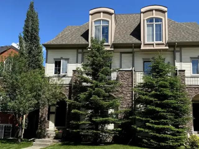 3 Bedroom Townhouse Calgary AB 103215524