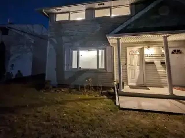 3 Bedroom Townhouse Calgary AB 103243371