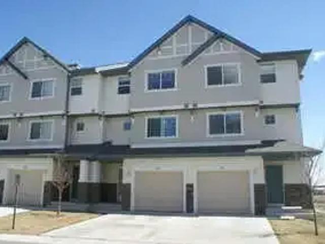 3 Bedroom Townhouse Calgary AB 103322208