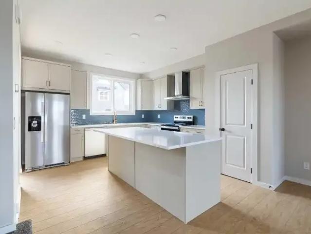 3 Bedroom Townhouse Calgary AB 103338278