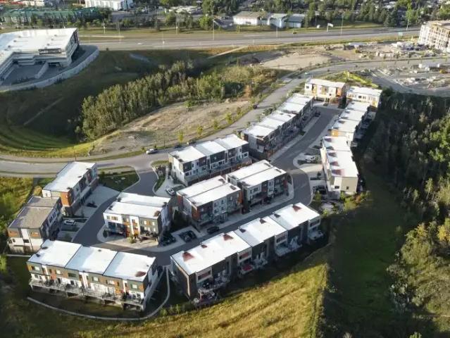 3 Bedroom Townhouse Calgary AB 103338330