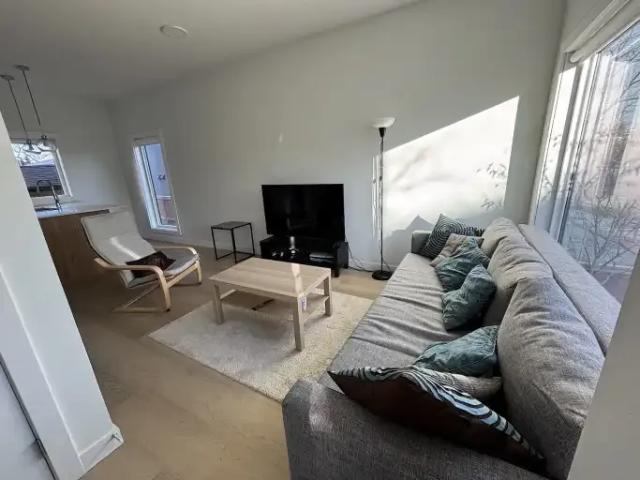 3 Bedroom Townhouse Calgary AB 103355267