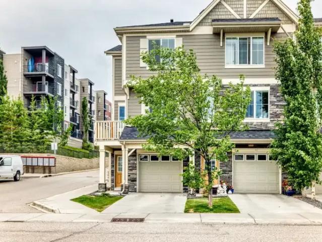 3 Bedroom Townhouse Calgary AB 103367932