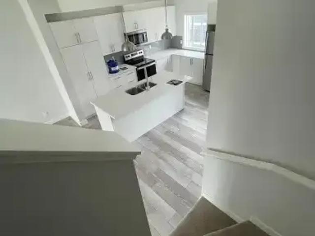 3 Bedroom Townhouse Calgary AB 103542024