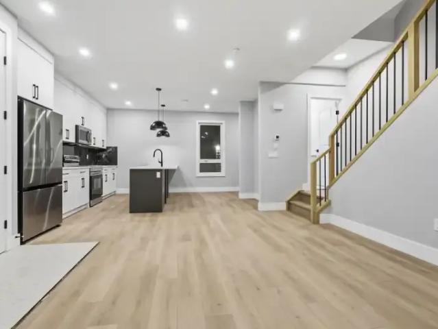 3 Bedroom Townhouse Calgary AB 103574466
