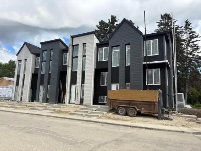 3 Bedroom Townhouse Calgary AB 103770612