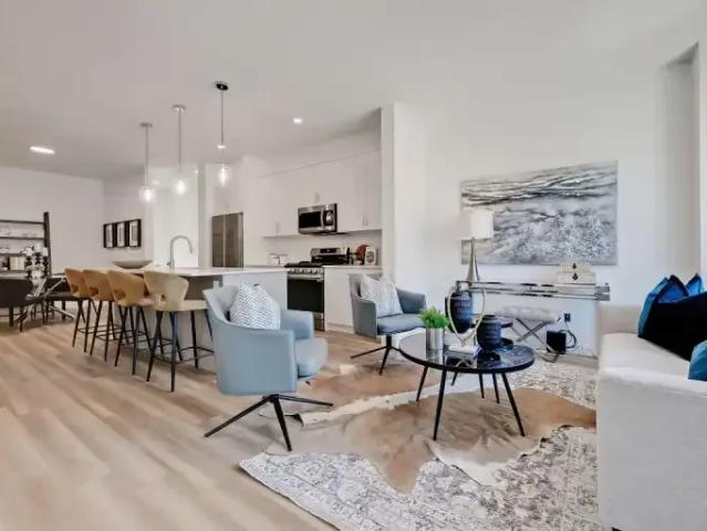 3 Bedroom Townhouse Calgary AB 103999948