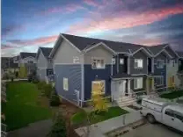 3 Bedroom Townhouse Calgary AB LS100411002