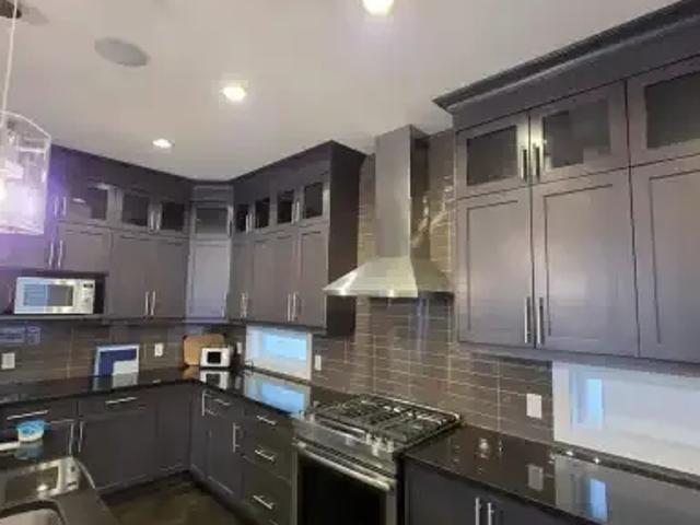 3 Bedroom Townhouse Calgary AB LS100443284