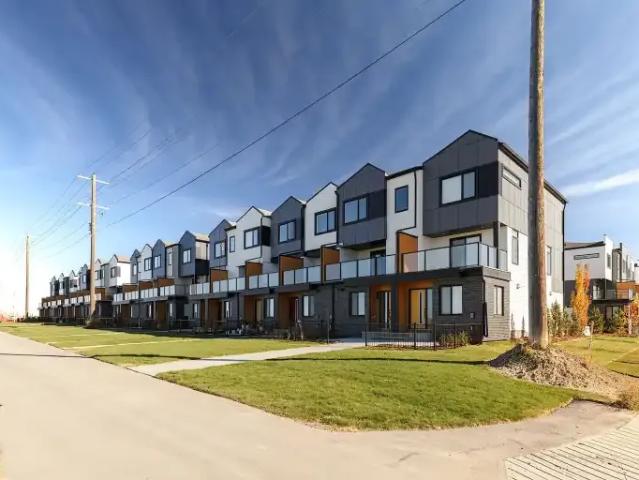3 Bedroom Townhouse Calgary AB LS101909811