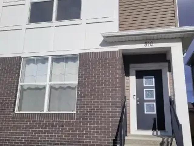 3 Bedroom Townhouse Calgary AB LS101217055