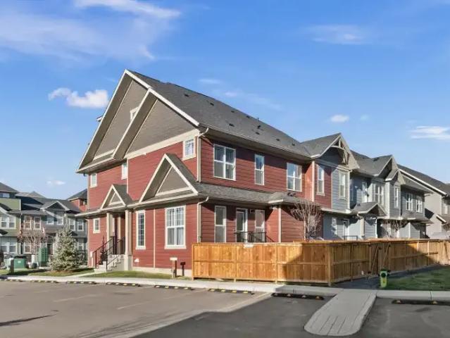 3 Bedroom Townhouse Calgary AB LS101339502