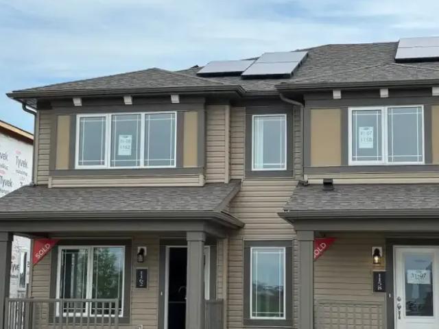 3 Bedroom Townhouse Calgary AB LS102752328