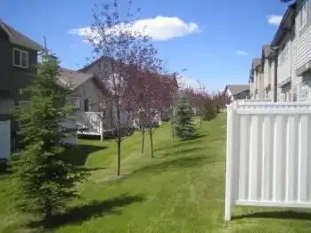 3 Bedroom Townhouse Calgary AB LS102052461