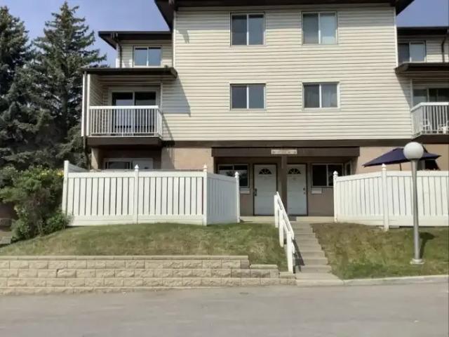 3 Bedroom Townhouse Calgary AB LS105047933