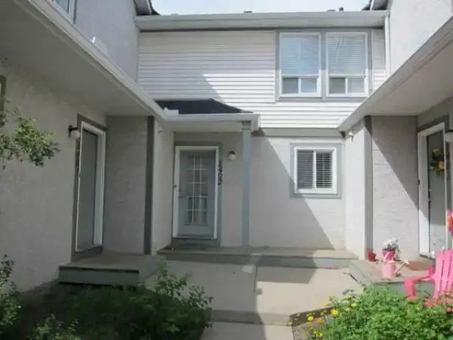 3 Bedroom Townhouse Calgary AB LS105150561