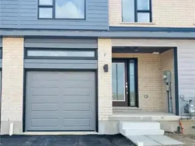 3 Bedroom Townhouse Cambridge ON 100901050